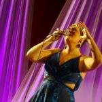 Andréia Pedroso, intérprete da bossa nova, apresenta o show ‘Cheia de Bossa’, no Beco das Garrafas, dia 26/3 