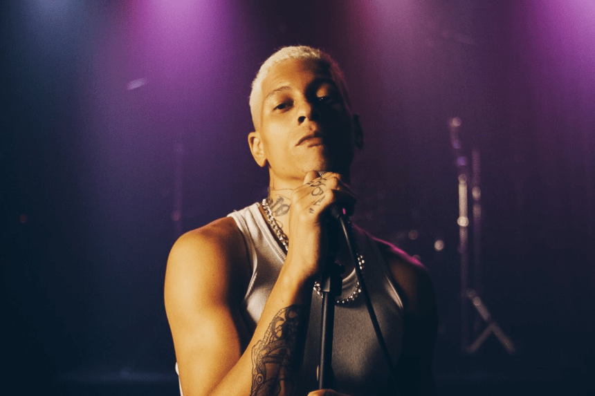 Sem desperdiçar uma linha, Leal celebra novo momento de carreira no single “Sem Pressa”