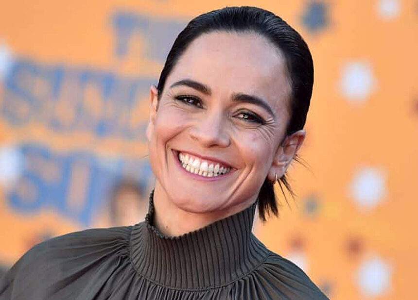 Alice Braga e Gabriel Leone estarão na entrega dos Prêmios Platino, no México