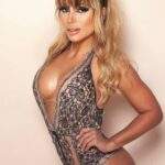 Ex-pastora, Ana Akiva posa sexy e diz que se incomoda com fama de recatada: “não sou santinha”