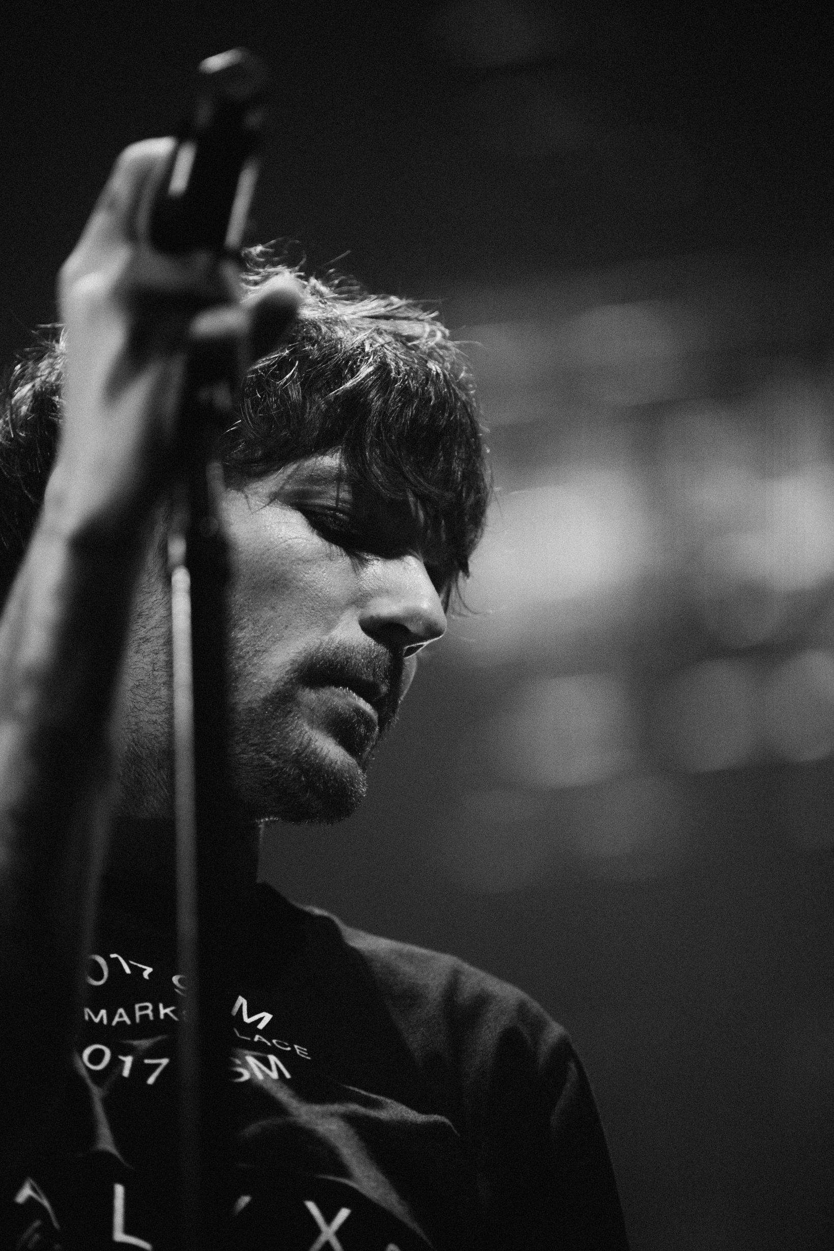 De surpresa, Louis Tomlinson lança álbum ao vivo