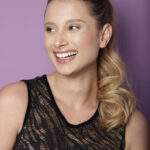 Após “Fuzuê” e reality, atriz Gabi Dallacosta estrela série inspirada nas girl bands dos anos 2000