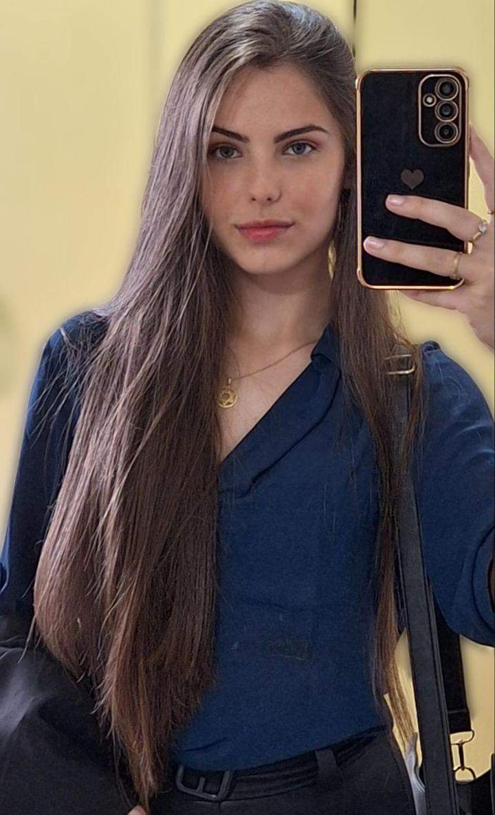 Nicoly Tafarel retorna ao cenário da moda com brilho renovado após um tempo dedicado aos estudos