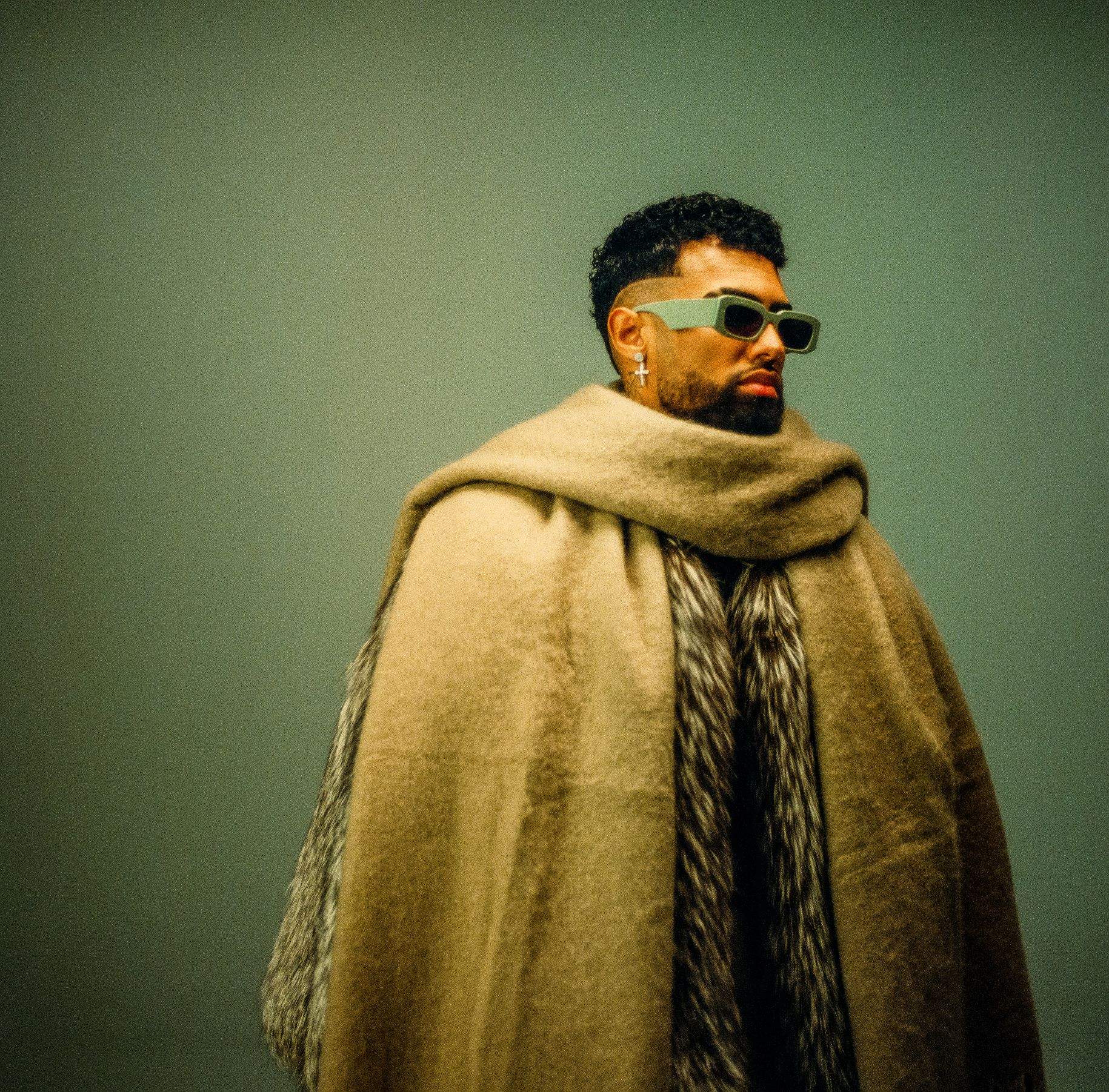 Jay Wheeler, destaque do reggaeton, ousa no álbum “Música Buena, para Días Malos”