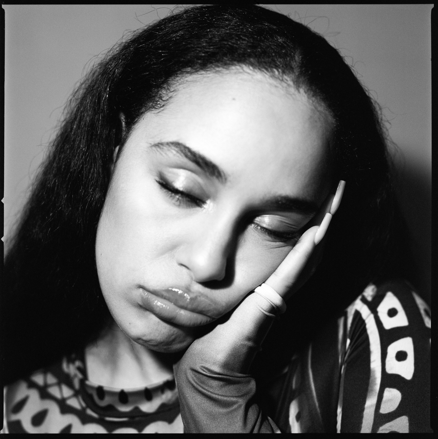 Estrela britânica do R&B, Jorja Smith lança “Greatest Gift (Reimagined)”