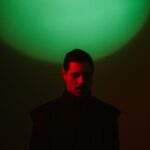 Rasura faz indie eletrônico com olhar experimental sobre uma sociedade cansada em “Pã (A Luz Apagada)”