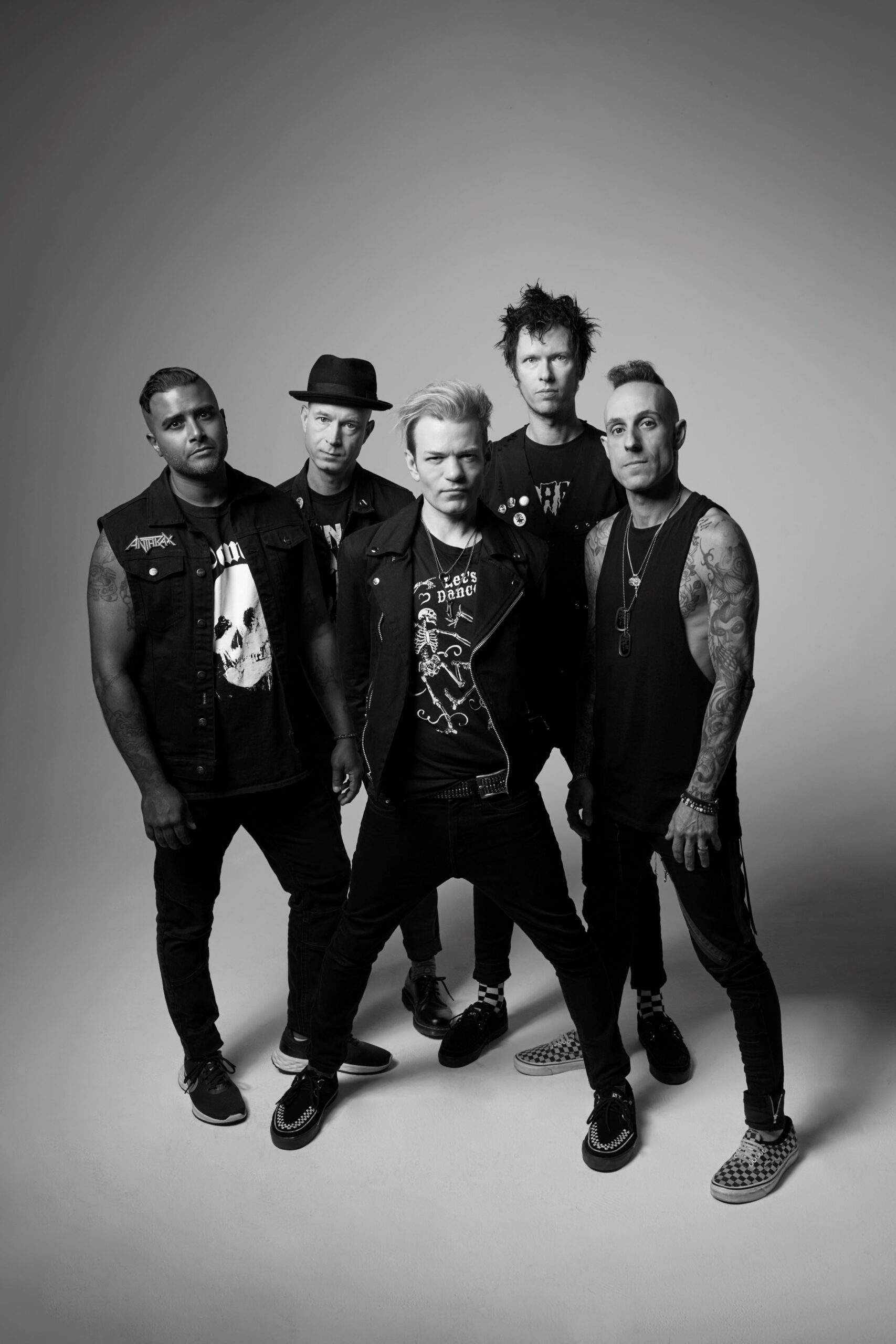 Sum 41 se despede em grande estilo com o álbum “Heaven :x: Hell”