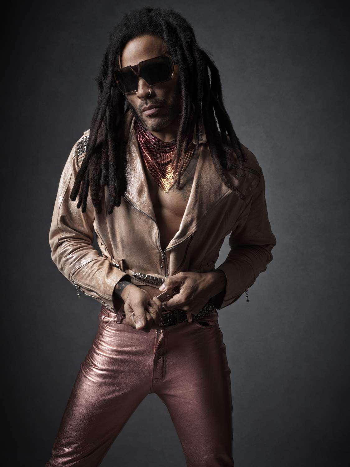 Lenny Kravitz antecipa novo álbum com single “Paralyzed”