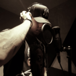 Xandrê explora o desapego pós-termino em seu novo single “Vibe”