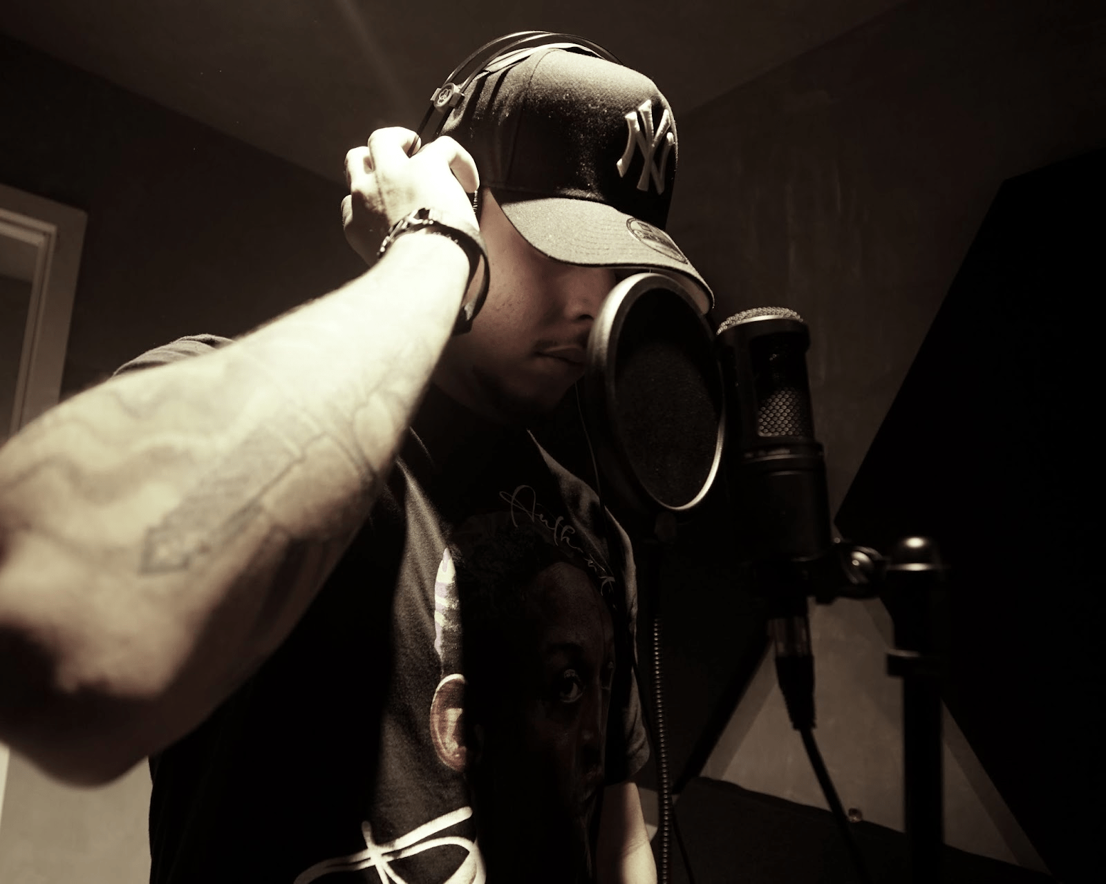 Xandrê explora o desapego pós-termino em seu novo single “Vibe”