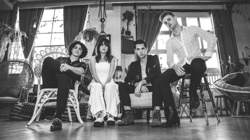 Sucesso no Tiktok, banda canadense A Short Walk to Pluto lança melancólica e esperançosa “Nothing to Fear”