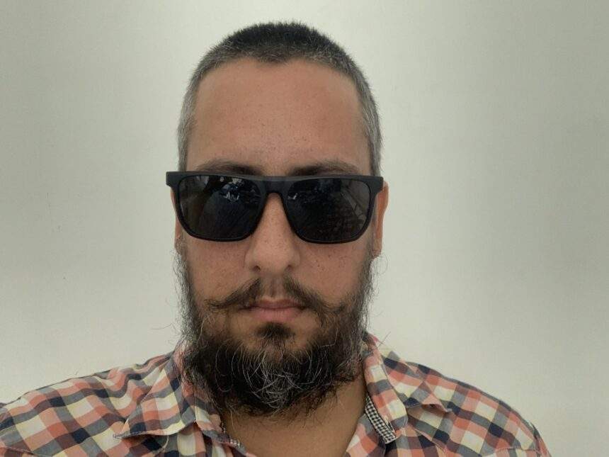 Benjão lança álbum instrumental guiado pela guitarra e dilemas contemporâneos