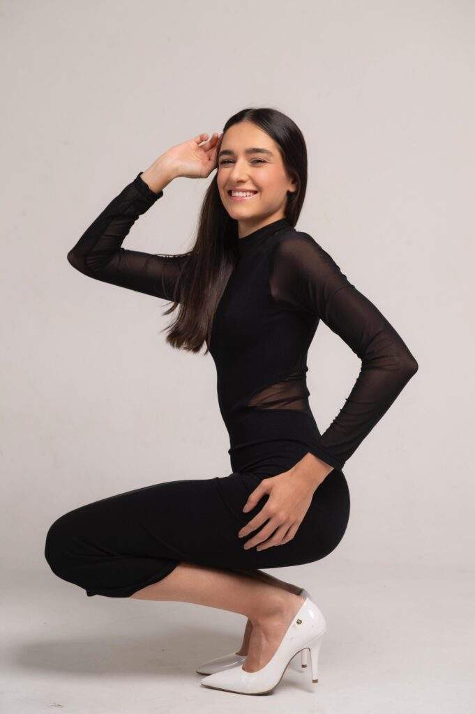 Janine Gazoni: atriz e modelo que encanta o mundo da moda 3 Janine Gazoni: atriz e modelo que encanta o mundo da moda