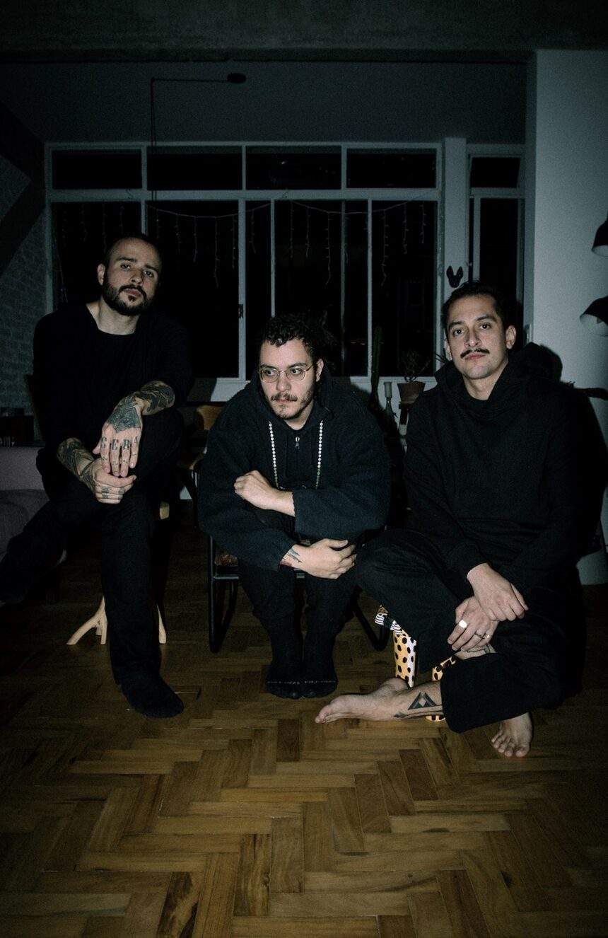 Banda se inspira no universo de ficção científica em álbum de estreia