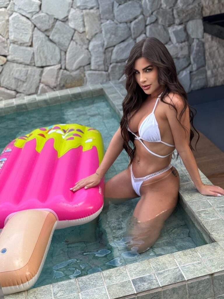 Eleita Miss, Mariana Marquini quebra regra, se lança no OnlyFans e fatura R$ 28 mil em 24h: “era recatada” 2 Eleita Miss, Mariana Marquini quebra regra, se lança no OnlyFans e fatura R$ 28 mil em 24h: “era recatada”