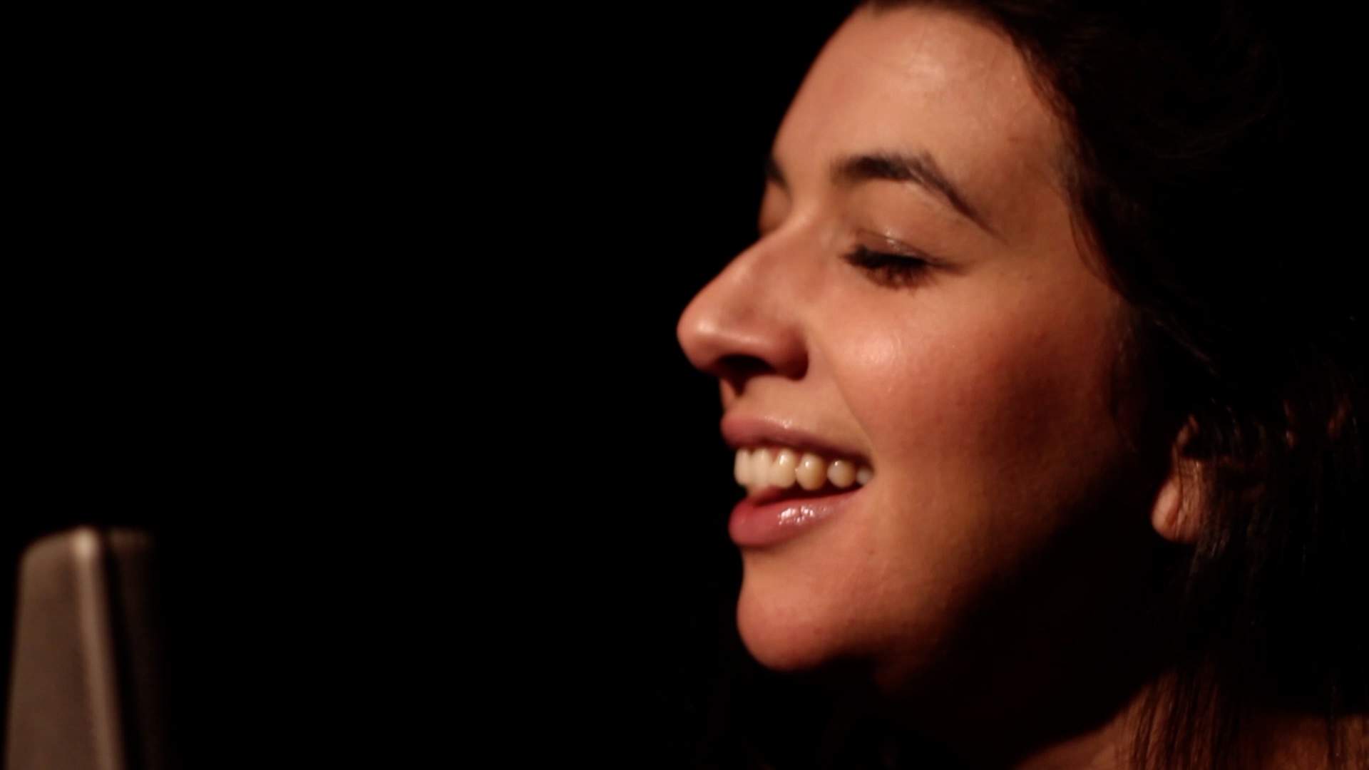 Marília Duarte reflete o amor e os mistérios da noite em single com Leo Middea