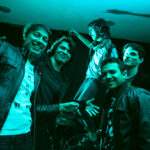 Playmoboys celebra a noite e a boemia em “um bar, um shot, um começo”