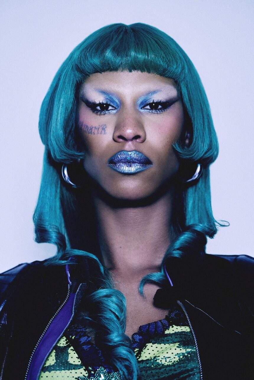 Unindo música brasileira, pop e eletrônico, Slim Soledad quer surpreender em seu novo single “T.E.T.A Intergalactica”