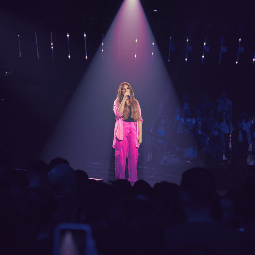 Sarah Beatriz, destaque do gospel, estreia novo projeto