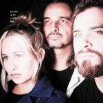 Plutão Já Foi Planeta lança o single “Ísis” como presente para mãe e filha