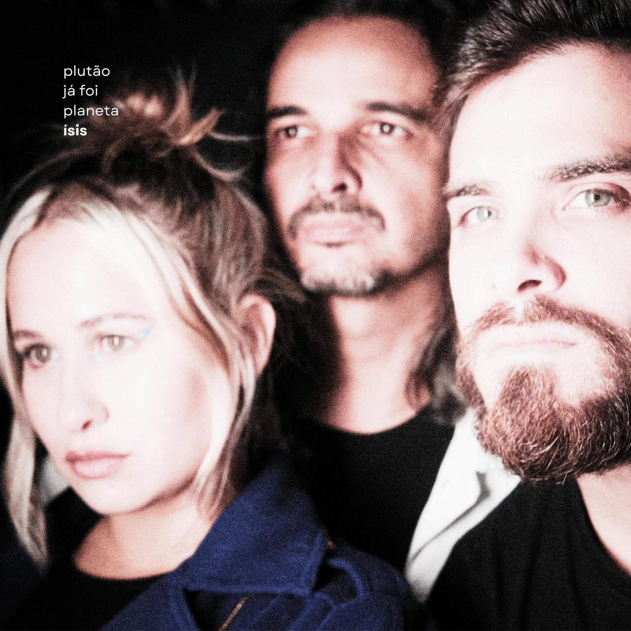Plutão Já Foi Planeta lança o single “Ísis” como presente para mãe e filha