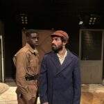 O amor em meio à guerra: “A Pedra Escura”, premiada peça espanhola, volta aos palcos cariocas