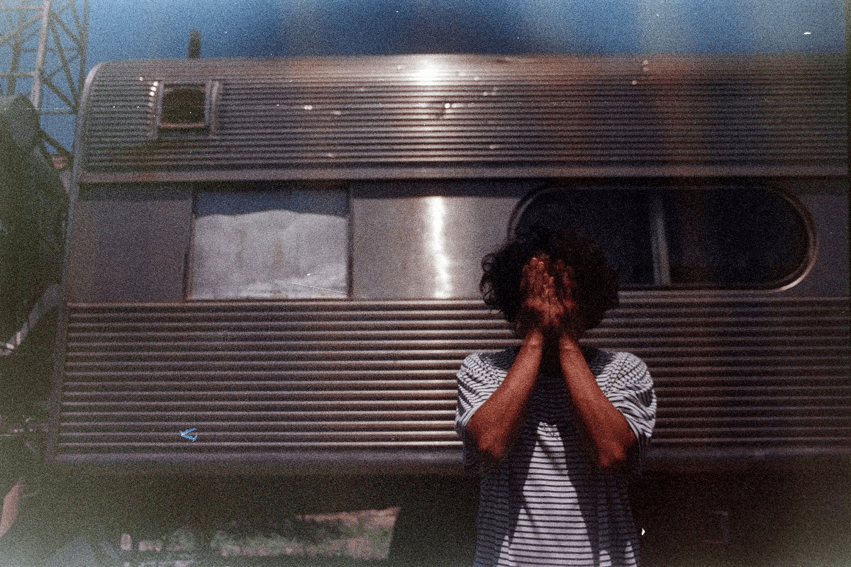 Músicas tristes para dançar: Janeiro Industrial estreia com EP “Alteridade”