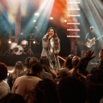 Em seu novo single, Bruna Olly traz mensagem de esperança para quem vive dias difíceis