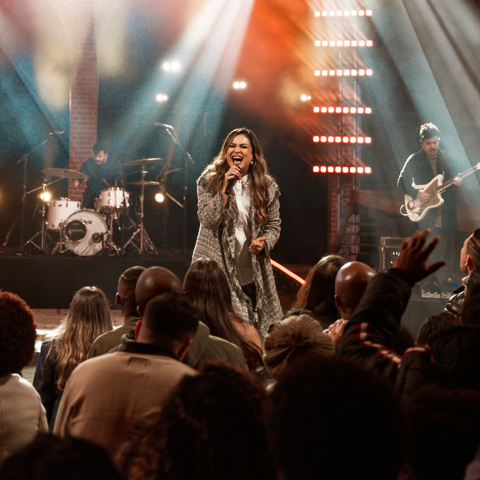 Em seu novo single, Bruna Olly traz mensagem de esperança para quem vive dias difíceis