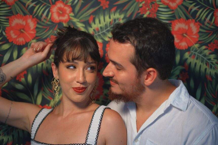 Alinne Garruth transforma o início de uma paixão em single “Bar de Baixo”