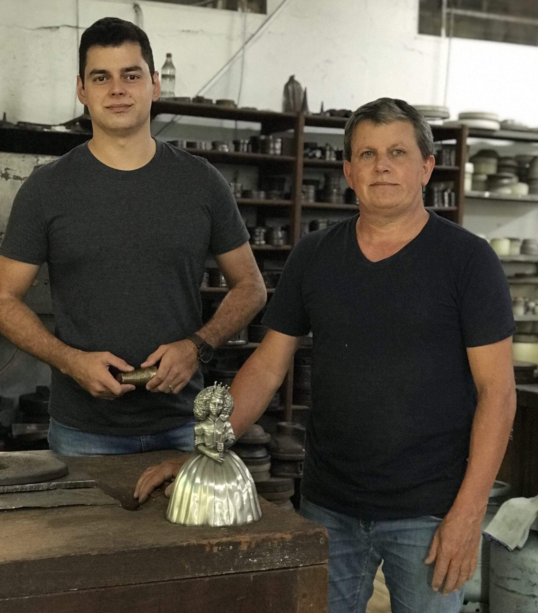 Diego Mendonça lança a Boneca de Estanho, movimentando a economia e a tradição do estanho na história de São João del-Rei