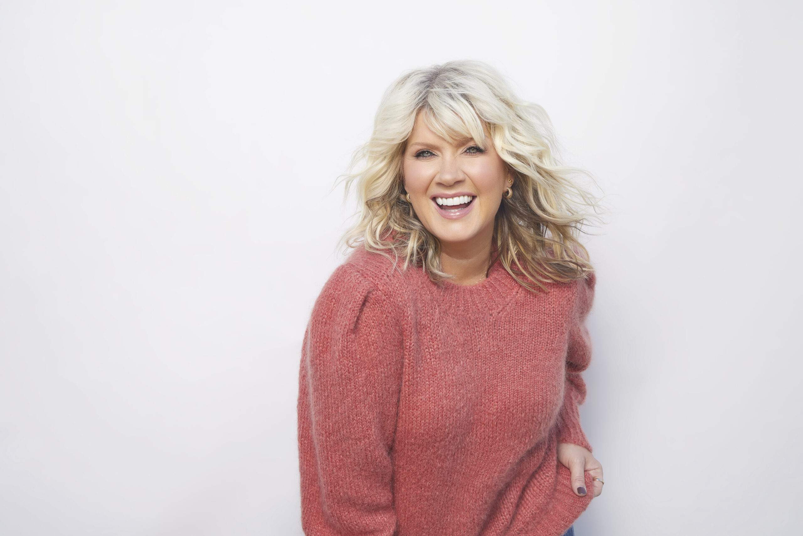 Conheça Natalie Grant, multipremiada artista americana que gravou faixa em português para o Brasil