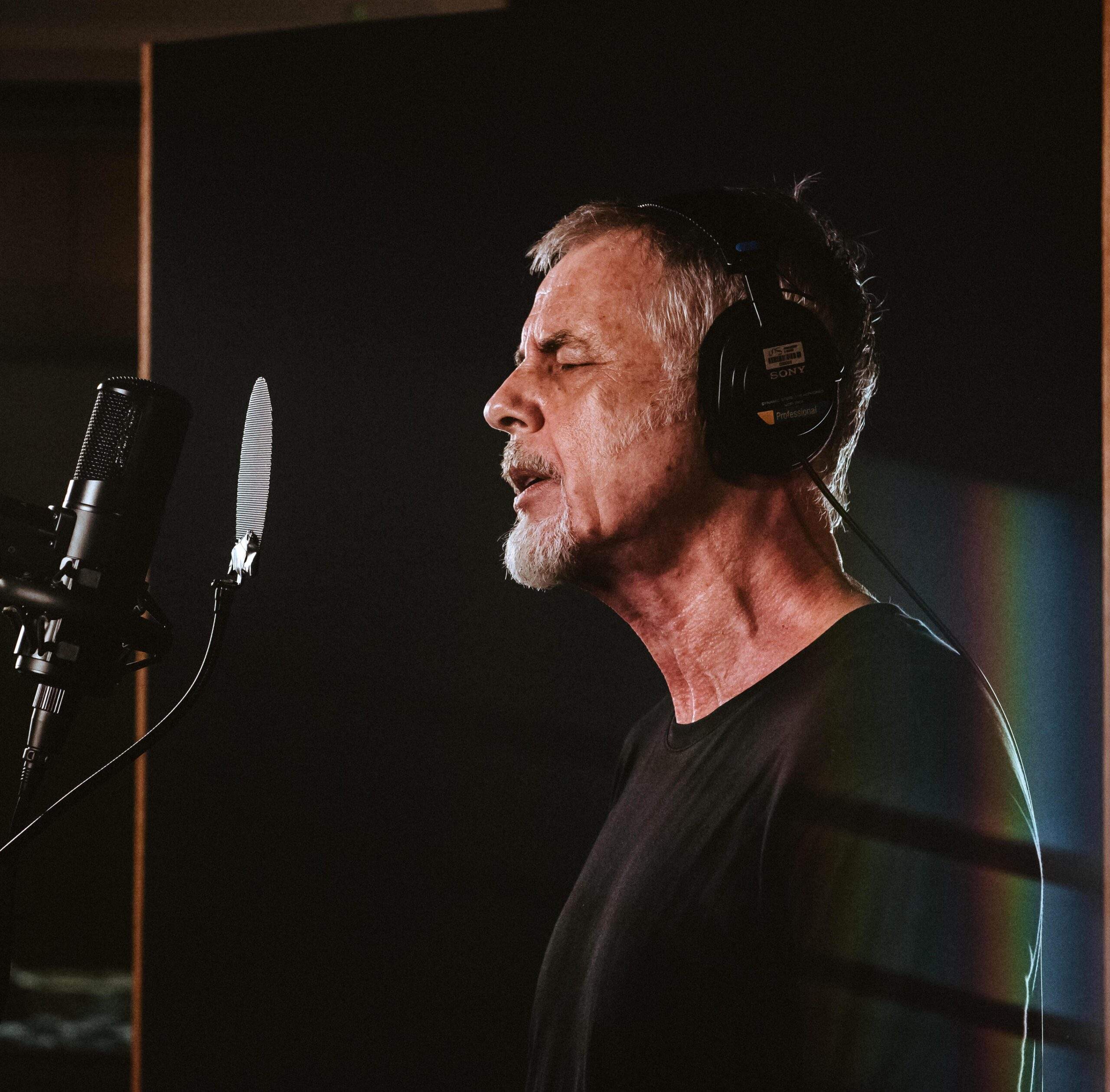 Ritchie lança o videoclipe de “Saudade Sem Paisagem (Ela Jamais Virá)”, single que faz parte de seu novo projeto