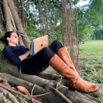 “Todas as minhas mortes”, primeiro livro de Paula Klien,  é uma autoficção eletrizante que já está entre os mais vendidos