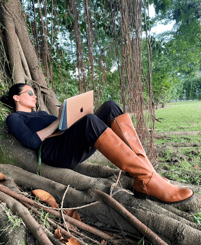 “Todas as minhas mortes”, primeiro livro de Paula Klien,  é uma autoficção eletrizante que já está entre os mais vendidos