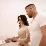 Antes de ‘festa nudista’, influencer Luiza Marcato se casa no civil com astro do OnlyFans