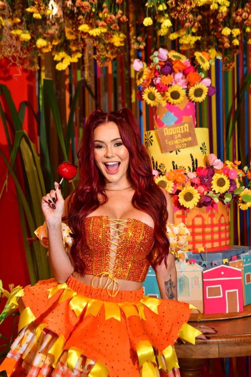 Arraiá da Cremosinha: Mirela Janis comemora 27 anos com show particular de Felipe Araújo