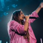 Sarah Beatriz grava versão de hit internacional