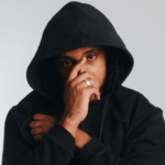 Sotam desvenda os sentidos do amor em novo single “Muita Calma”