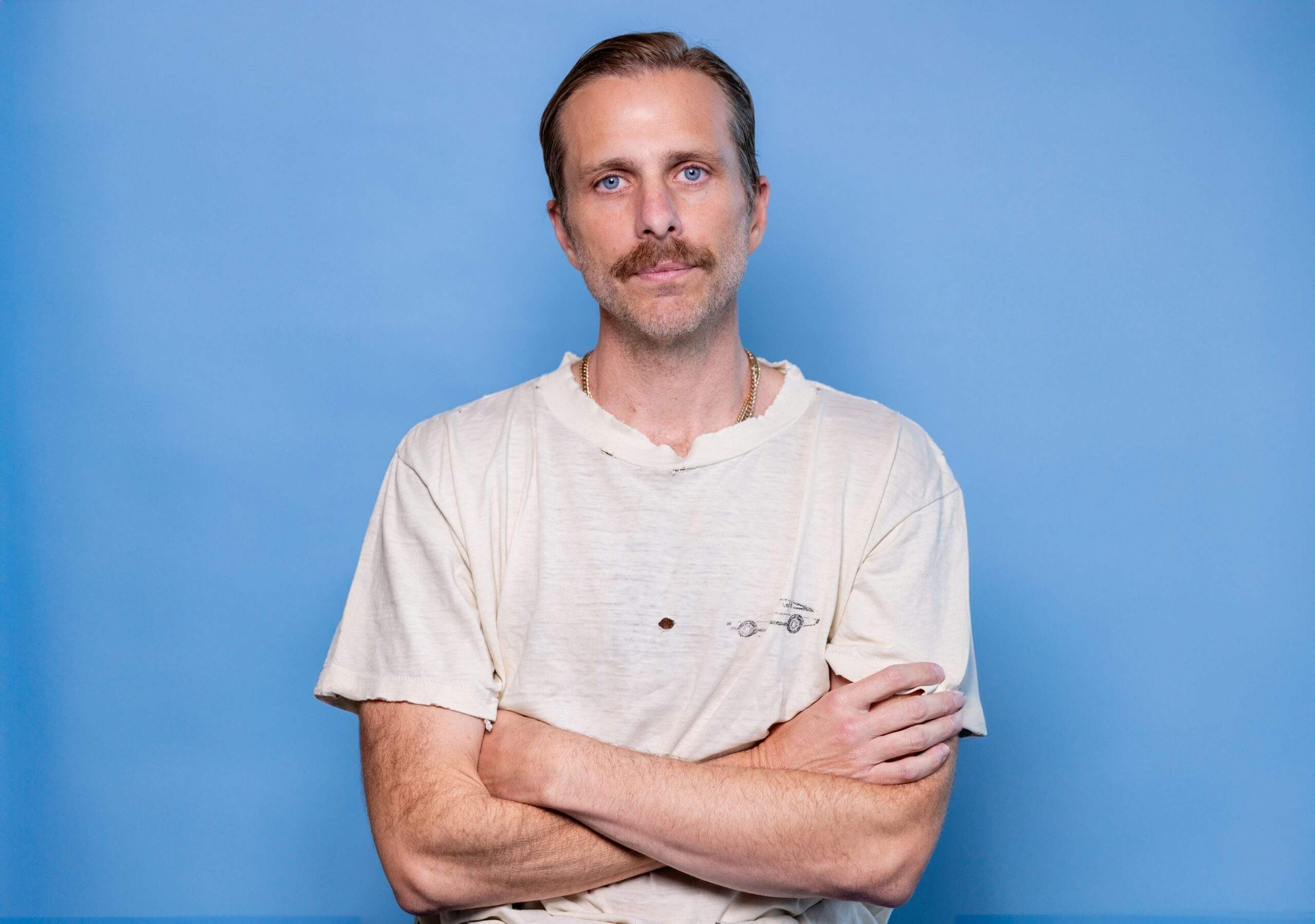 AWOLNATION une pop alternativo e rap em “I Am Happy”, com Del The Funky Homosapien