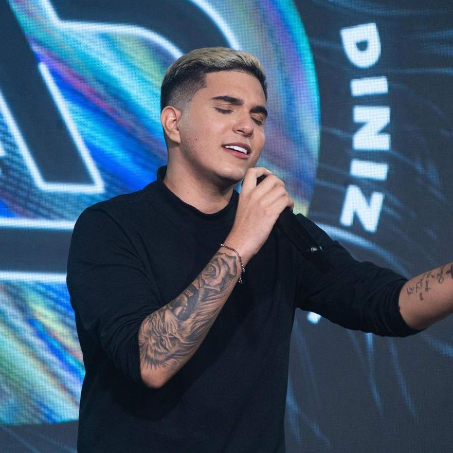 Arthur Diniz apresenta seu primeiro DVD