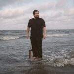 Jokin faz jornada intensa ao retratar batalha mental no single “O Fim do Fundo”