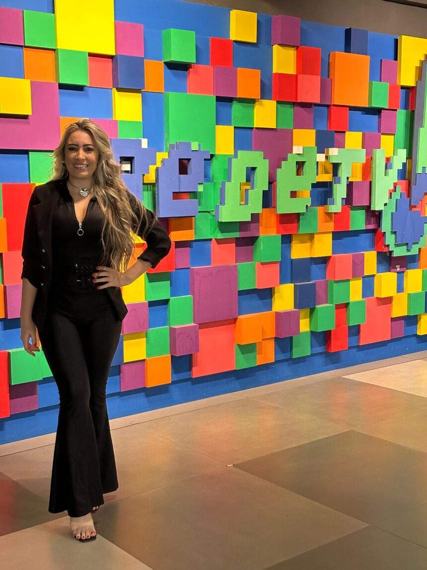 Após ‘A Praça é Nossa’, Vittória Calabró estreia na RedeTV e fala de veia cômica: “muito resolvida no humor”