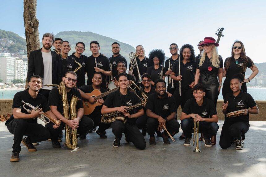 Orquestra Forte de Copacabana se apresenta com participação de grupo folclórico peruano neste sábado, 27/7