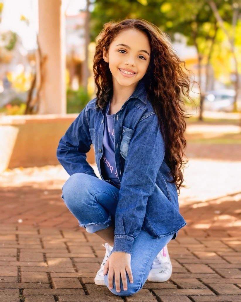 Quem é Alice Almeida, criança de 11 anos que venceu o Universal Fashion Kids Paraná
