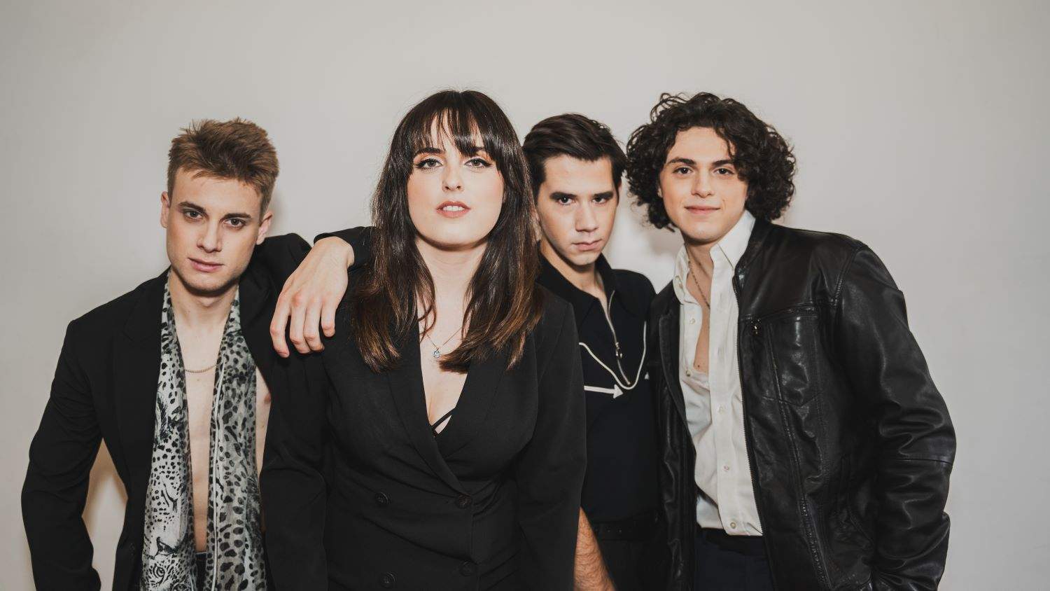 Banda canadense A Short Walk to Pluto celebra a história do rock em seu país com “Outcast”