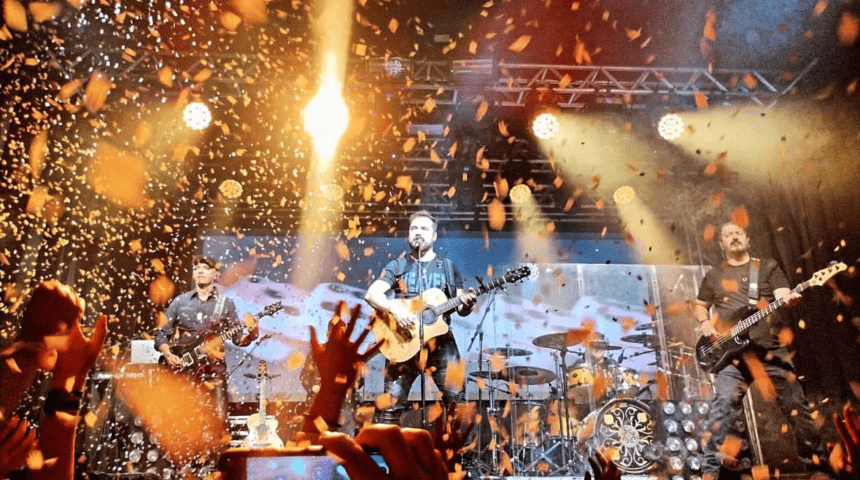 35+: Rosa de Saron lança turnê em São Paulo