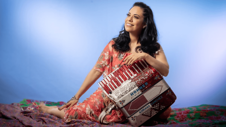 Adriana Sanchez se apresenta no palco do “Aparecida Sertaneja”