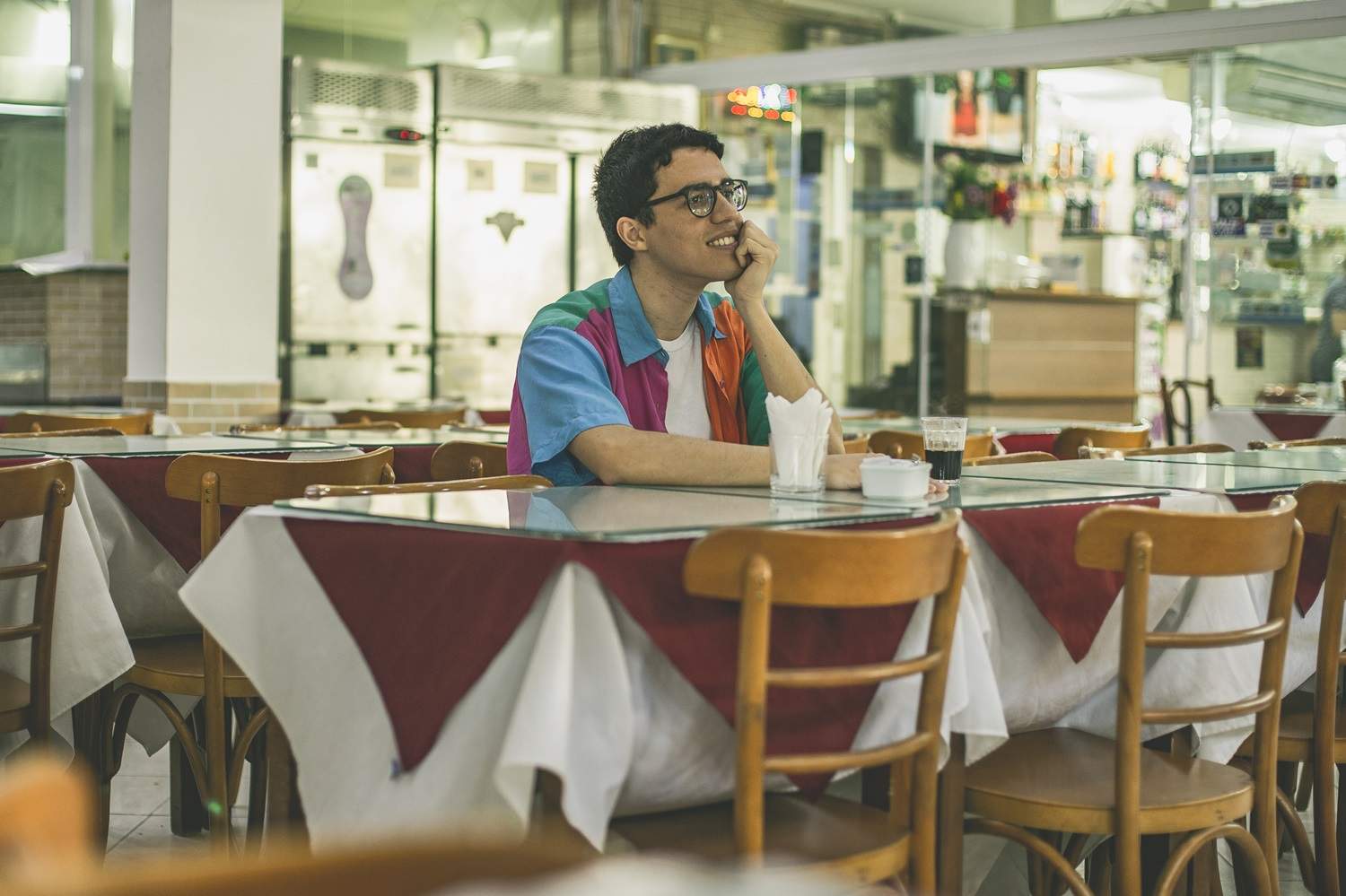 Mattmatize transforma nostalgia coletiva em arte no single “Summer All Over”