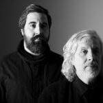 Parceria entre pai e filho, Orlas estreia em disco